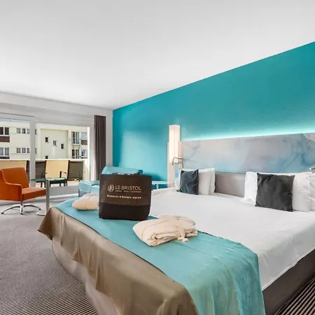 Le Bristol