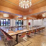 Le Bristol Hotel 4*