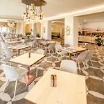 Le Bristol Hotel 4*